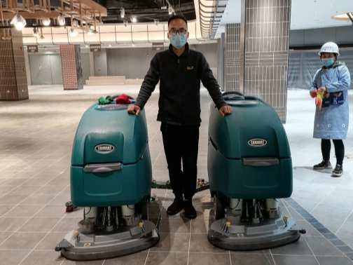 大型商場洗地機使用時要注意什么？