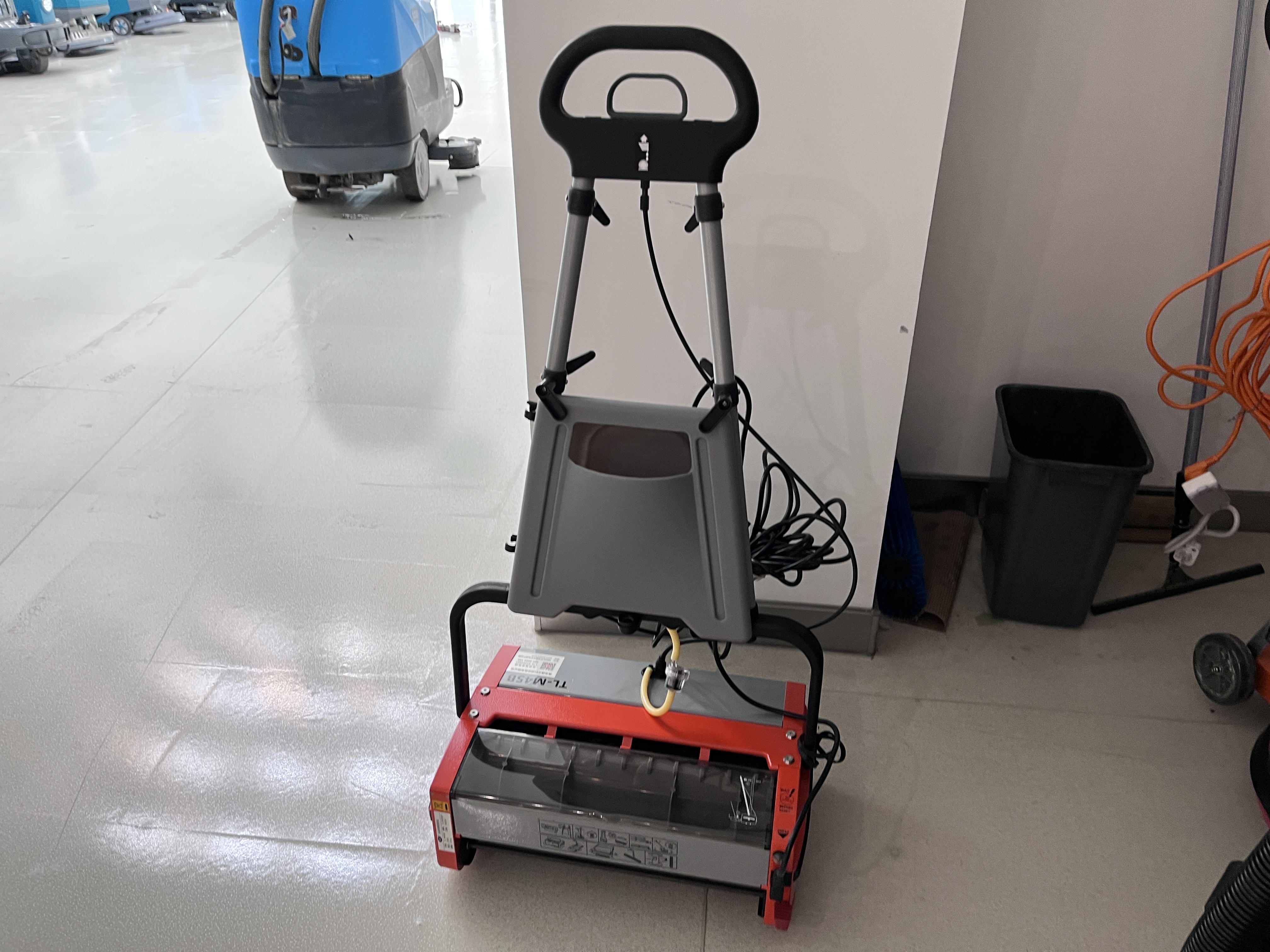 扶梯清洗機，關(guān)注用戶體驗！