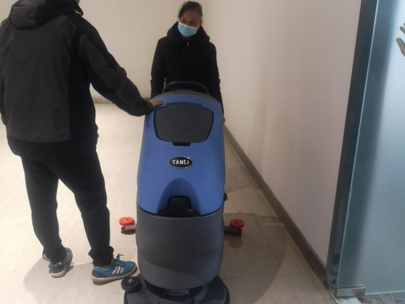 為什么餐廳需要使用洗地機(jī)？