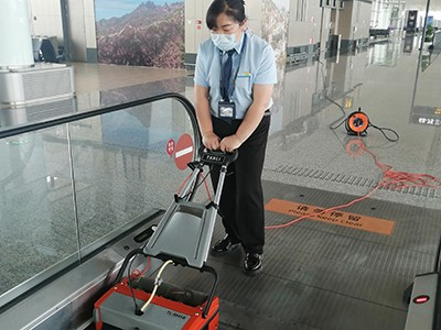 商場(chǎng)車(chē)站自動(dòng)扶梯如何清洗？用這個(gè)黑科技！