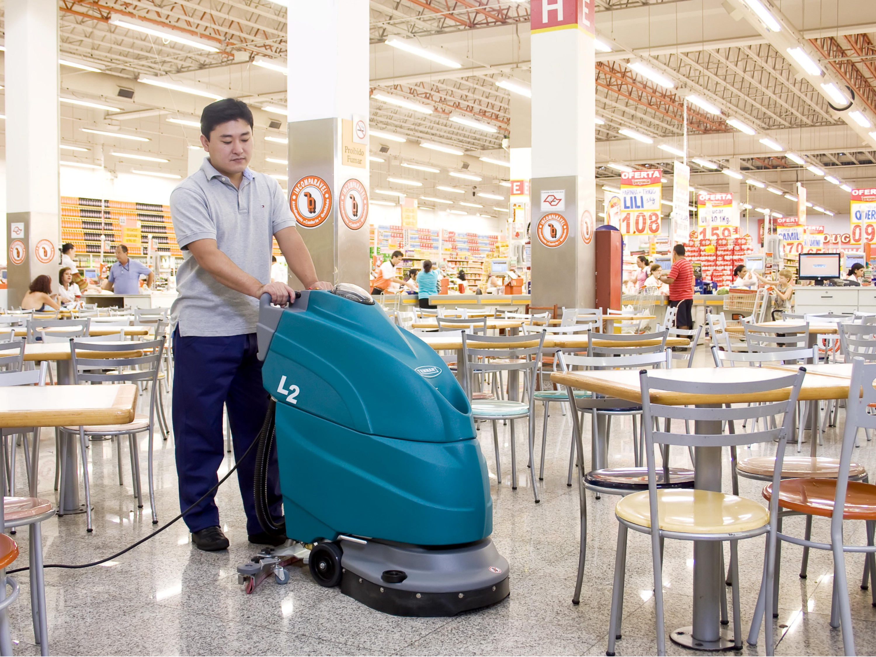 電動洗地車怎樣把路面清理更整潔？